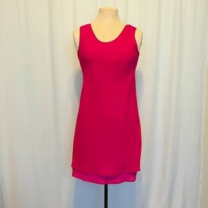 Sleeveless chiffon dress with double hem.